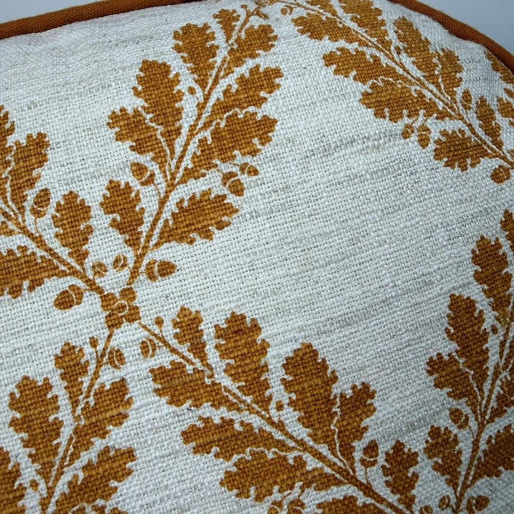 Threshold 16in Linen Blend Round Decorative Pillow Oak Leaf Acorn Fall NWOT